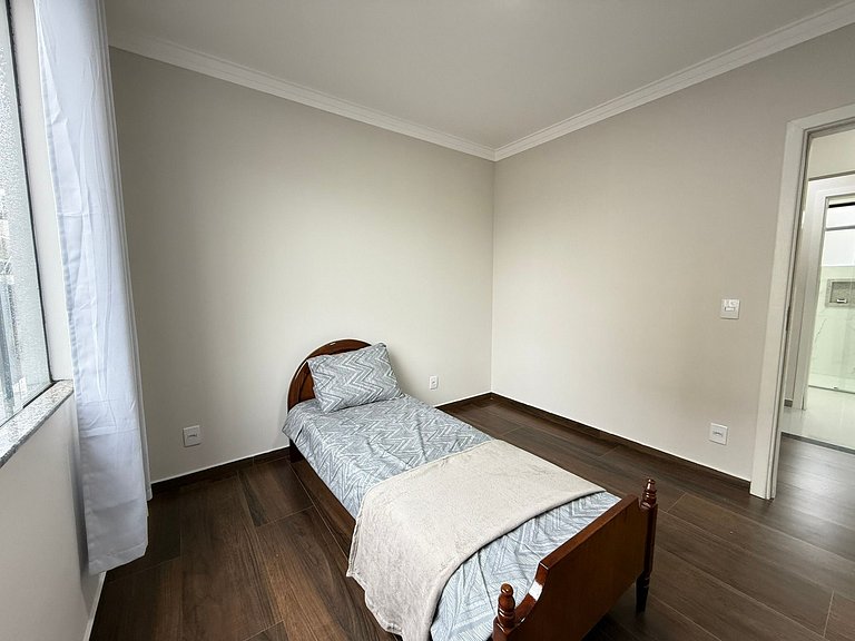 Apartamento com 3 quartos em frente a Lagoa