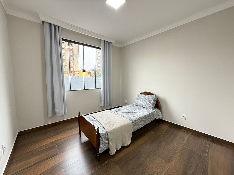 Apartamento com 3 quartos em frente a Lagoa