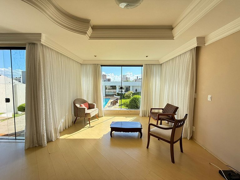 Casa Térrea com Piscina para Locação