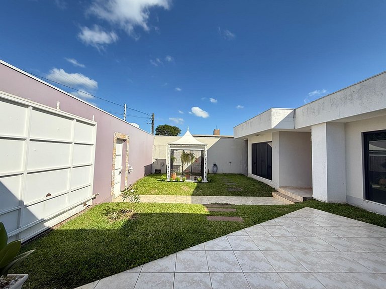 Casa Térrea com Piscina para Locação