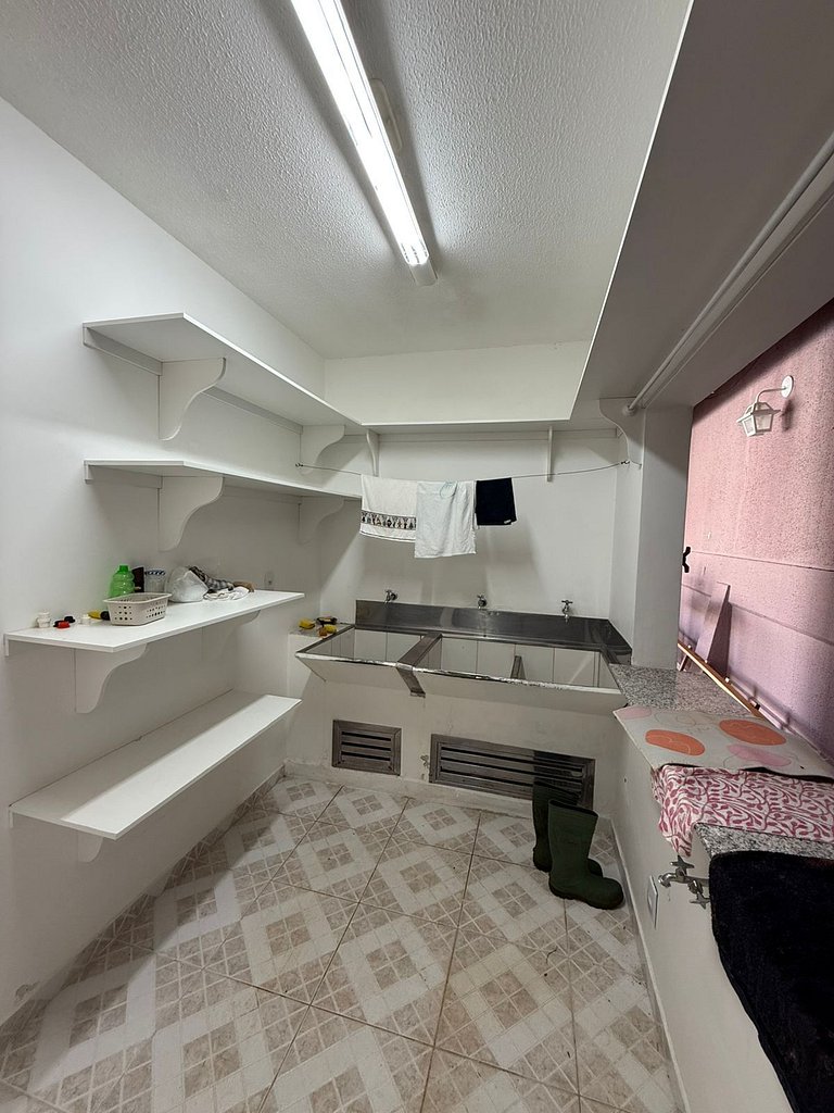 Casa Térrea com Piscina para Locação