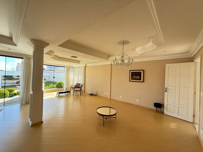 Casa Térrea com Piscina para Locação