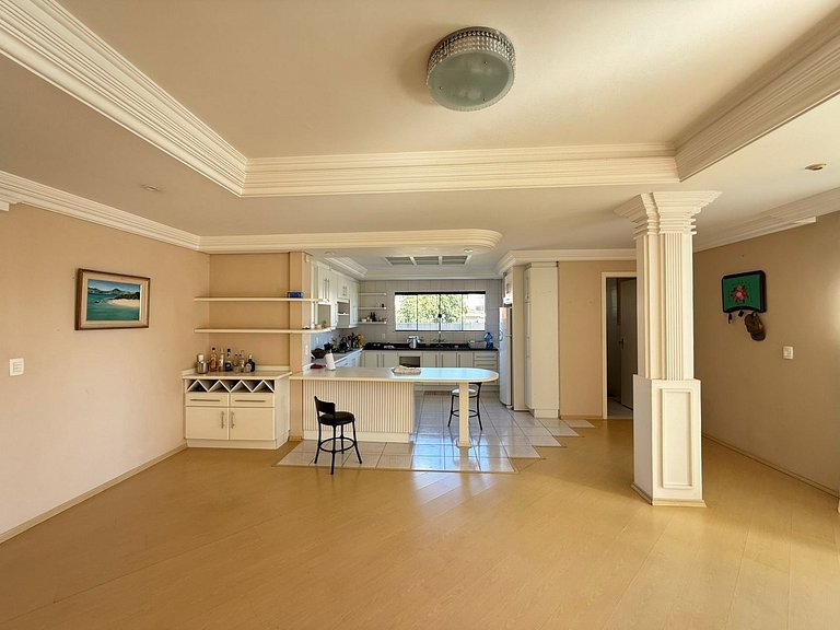 Casa Térrea com Piscina para Locação