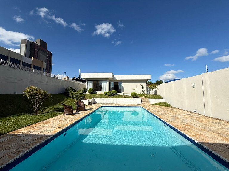 Casa Térrea com Piscina para Locação