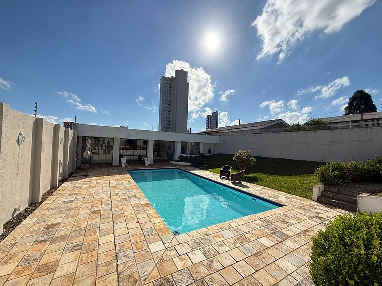 Casa Térrea com Piscina para Locação