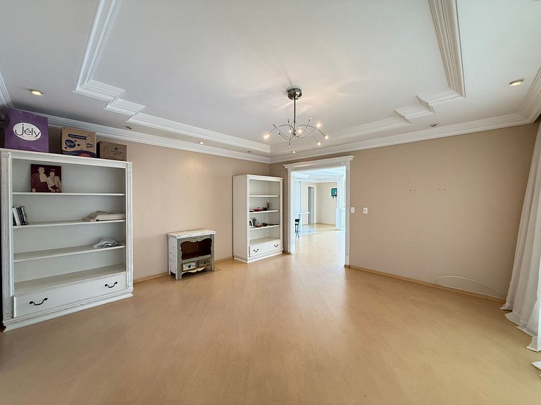 Casa Térrea com Piscina para Locação