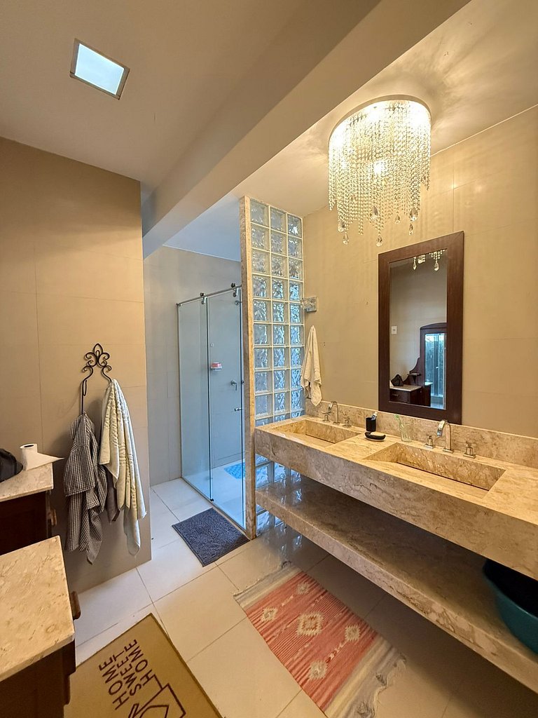 Casa Térrea com Piscina para Locação