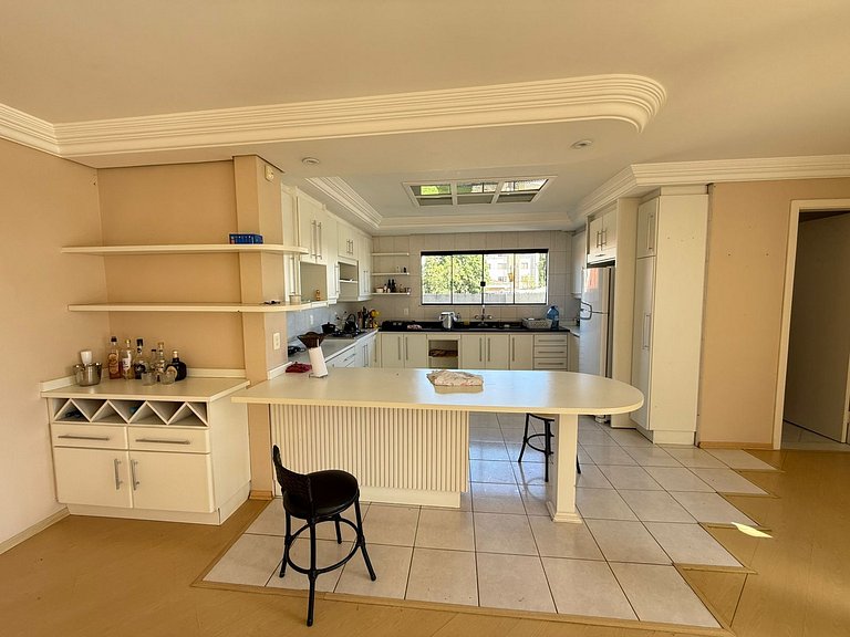 Casa Térrea com Piscina para Locação