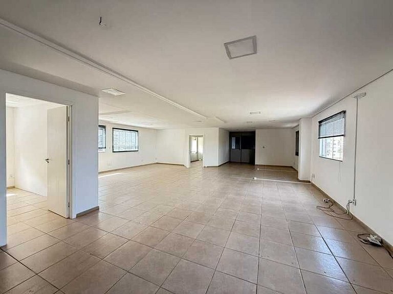 Sala comercial para locação no bairro Centro, localizado na