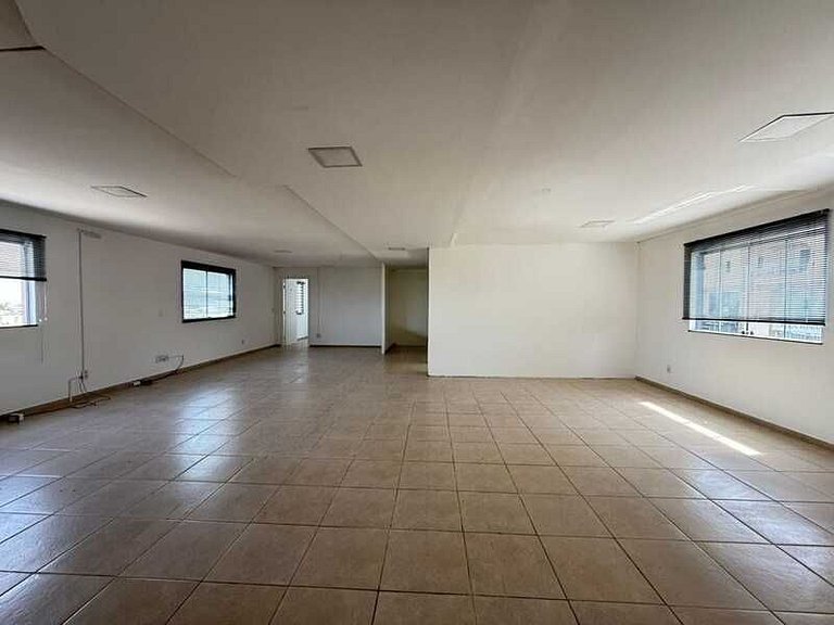 Sala comercial para locação no bairro Centro, localizado na