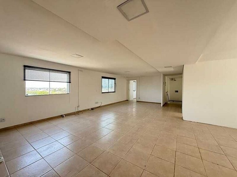 Sala comercial para locação no bairro Centro, localizado na