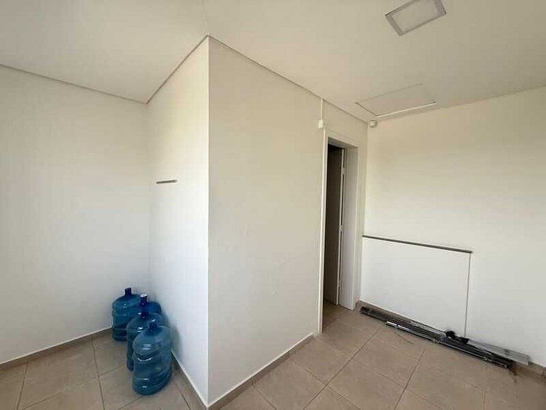 Sala comercial para locação no bairro Centro, localizado na
