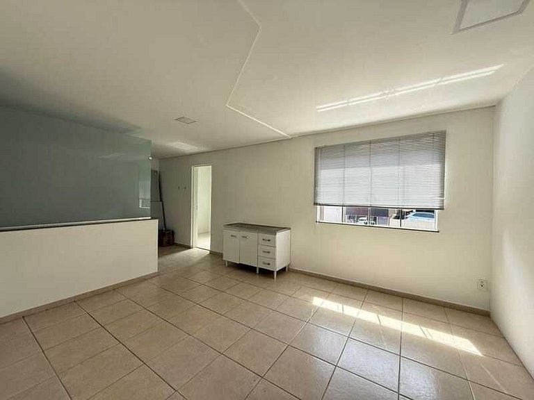 Sala comercial para locação no bairro Centro, localizado na