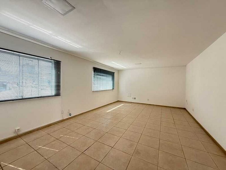 Sala comercial para locação no bairro Centro, localizado na