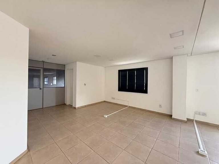Sala comercial para locação no bairro Centro, localizado na