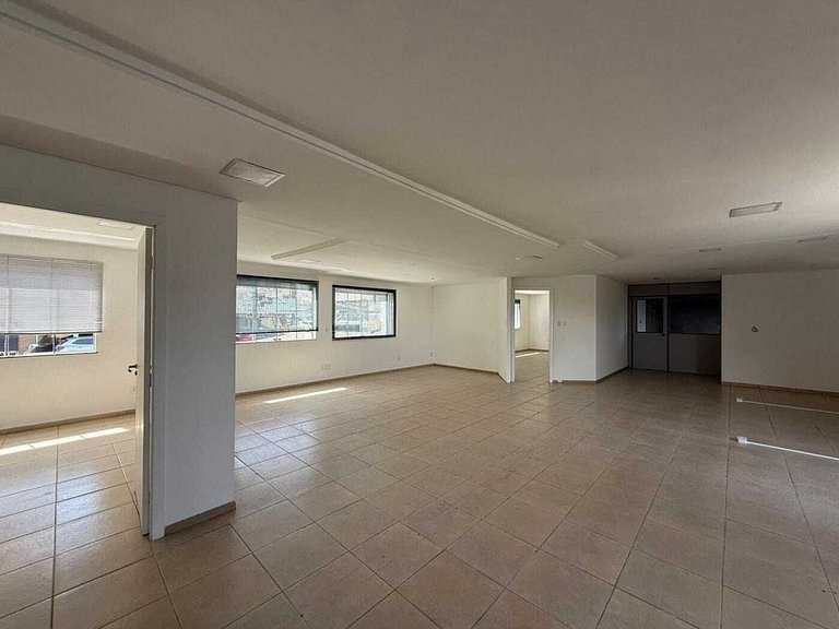 Sala comercial para locação no bairro Centro, localizado na