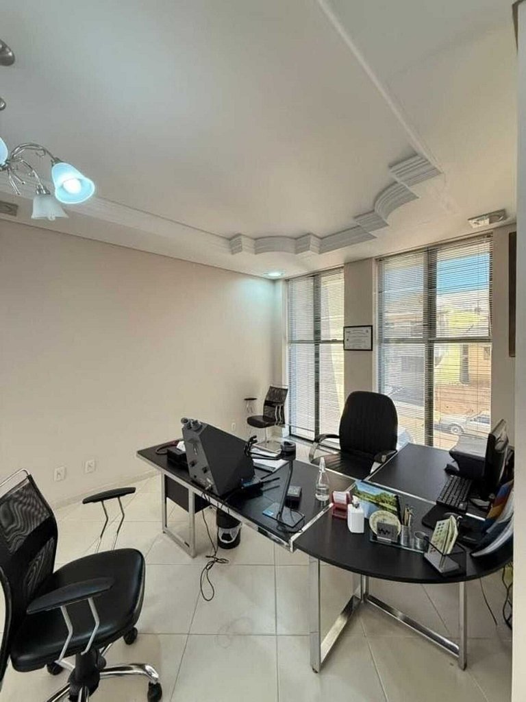 Imóvel comercial para locação no bairro Centro, localizado n